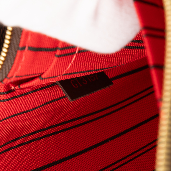 Louis Vuitton Neverfull Pochette - Picture 11 of 11